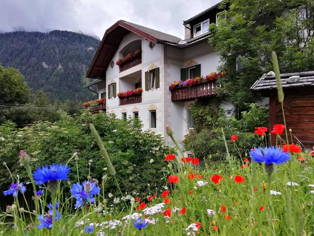 Hotel Holzer Sexten Exteriör bild