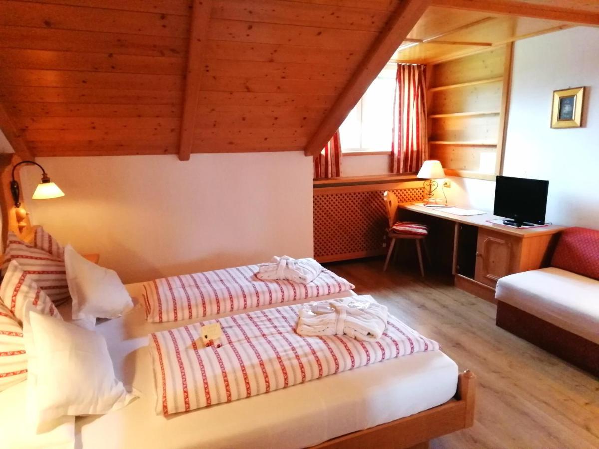 Hotel Holzer Sexten Exteriör bild